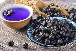 CSGT có mặt tại các điểm nóng giúp người dân về quê nghỉ Tết dương lịch an lành -3